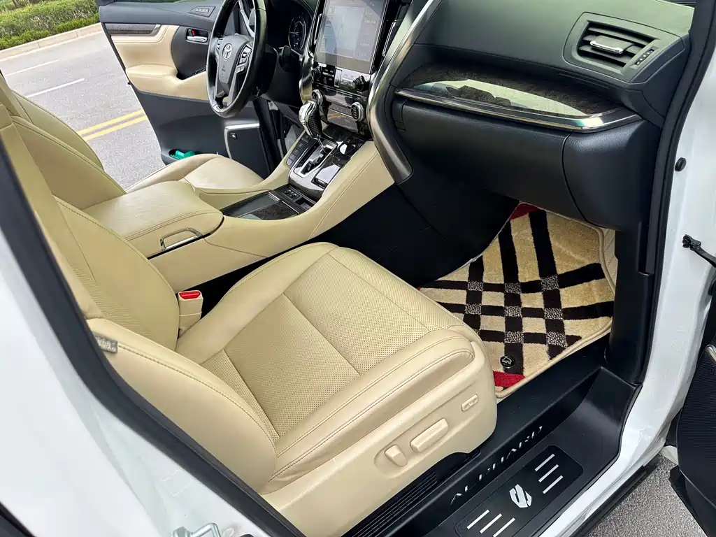 Toyota Alphard 2020 — фото 16