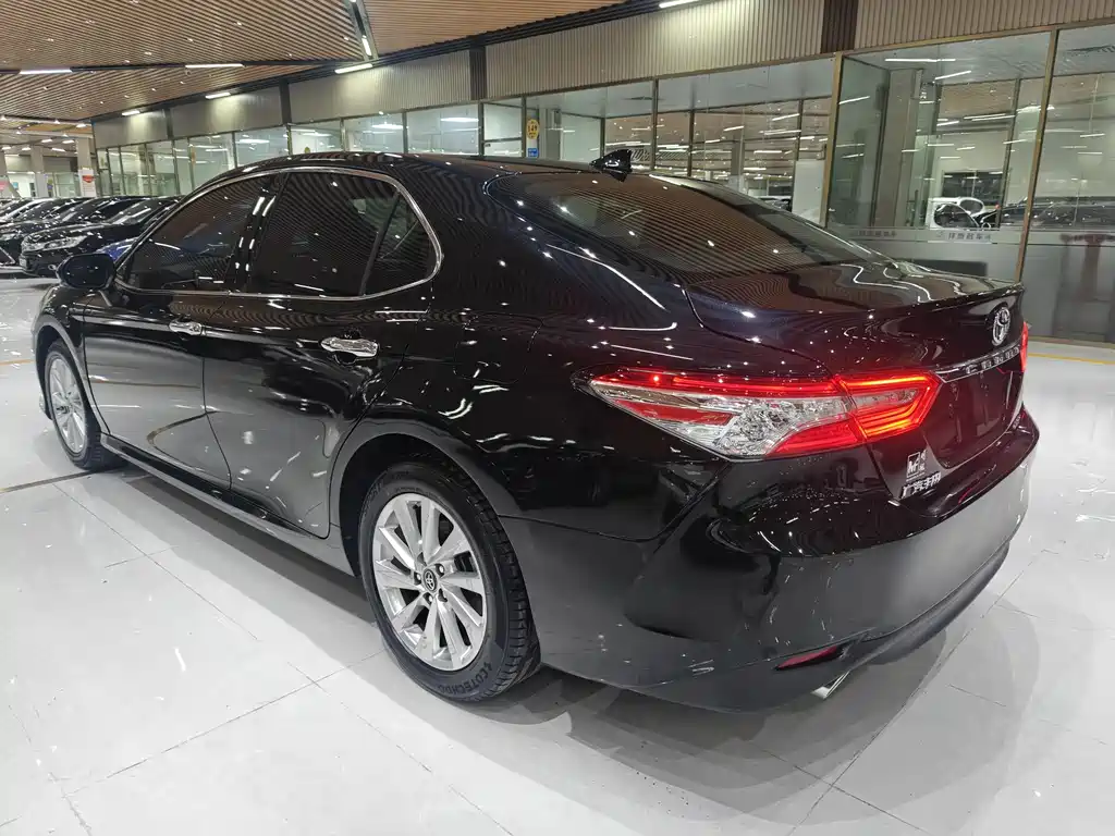 Toyota Camry 2022 — фото 15
