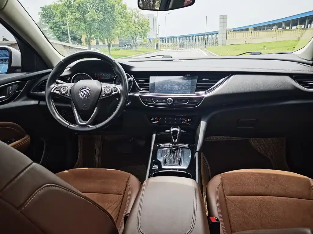 Buick Regal 2018 — фото 13