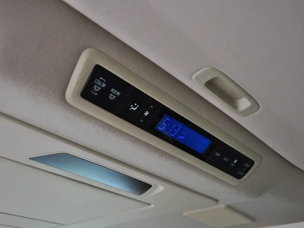 Toyota Alphard 2022 — фото 8