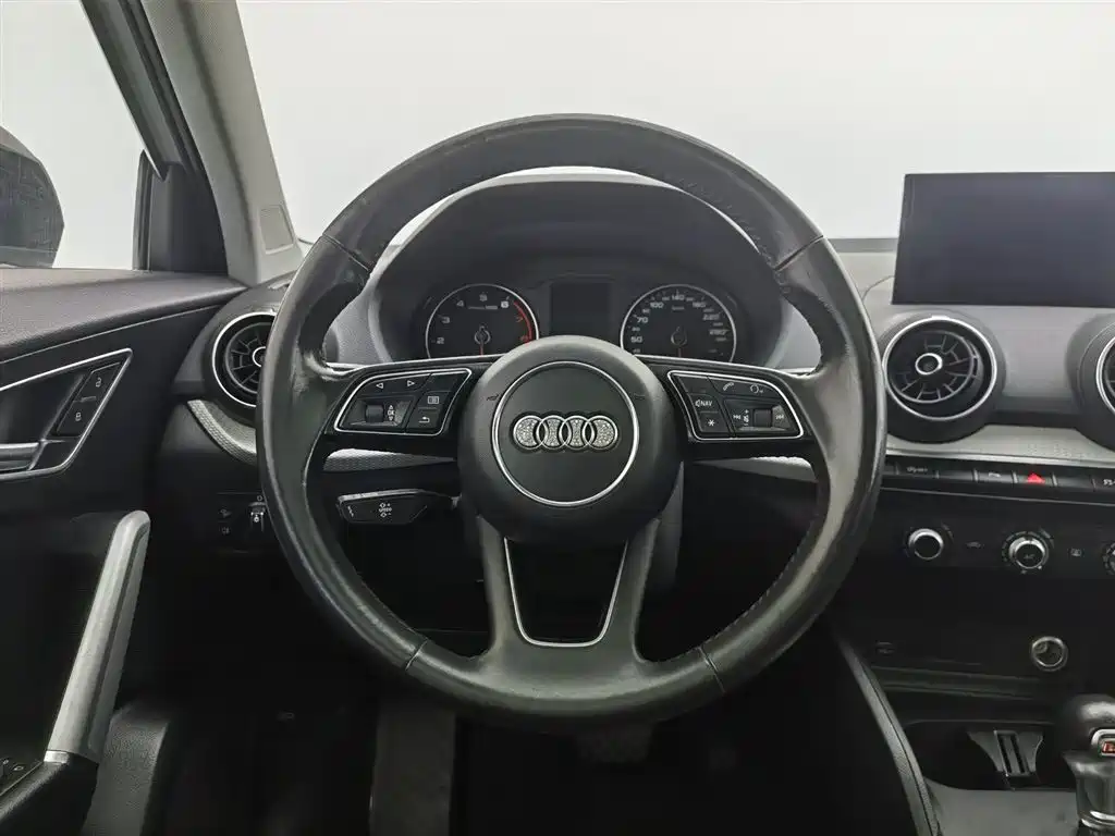 Audi Q2L 2020 — фото 11