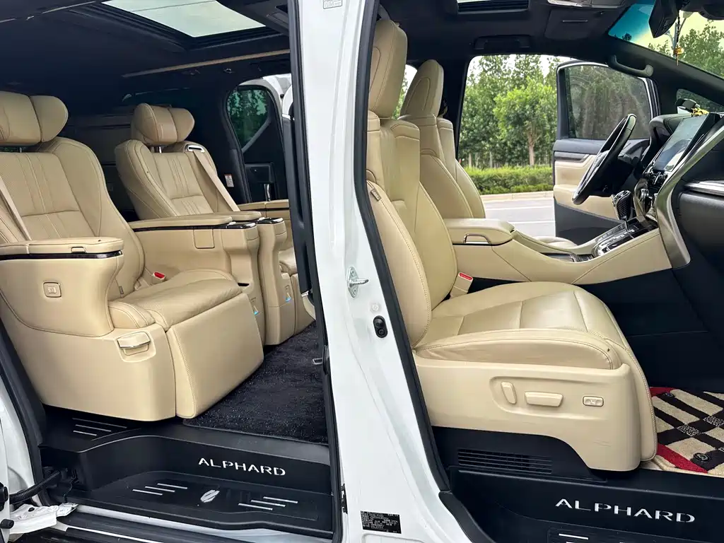 Toyota Alphard 2020 — фото 28