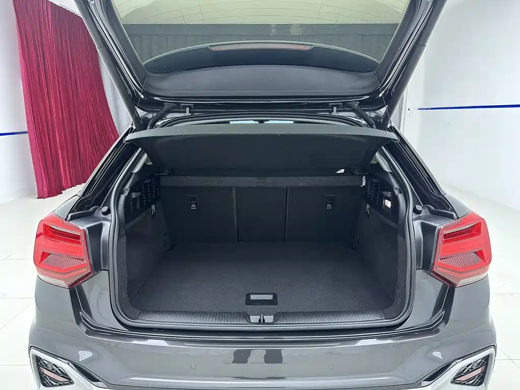 Audi Q2L 2022 — фото 23