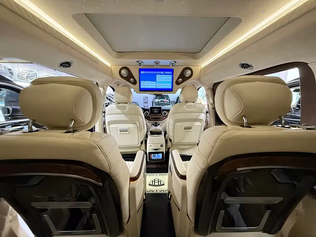 Mercedes-Benz V-Class 2020 — фото 10