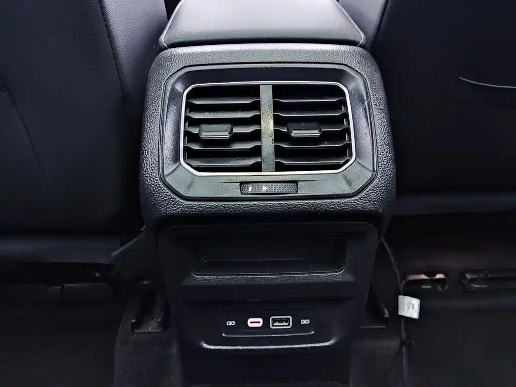 Volkswagen Tiguan L 2023 — фото 12