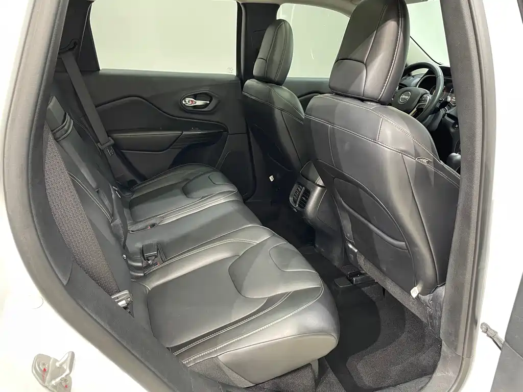 Jeep Cherokee 2017 — фото 20