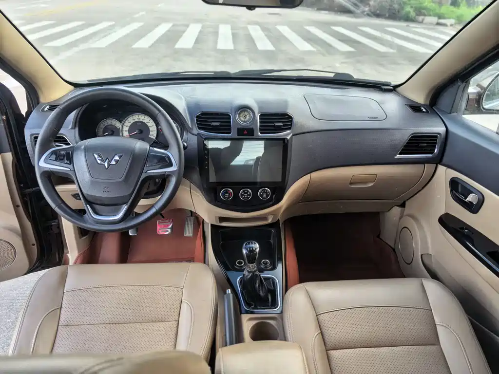 Wuling Hongguang 2014 — фото 16
