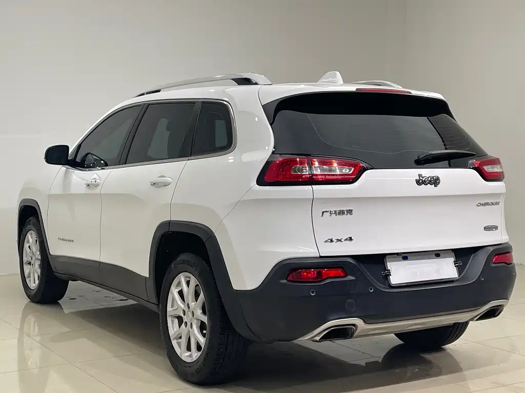 Jeep Cherokee 2017 — фото 8