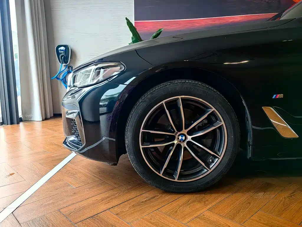 BMW 5 Series 2023 — фото 14