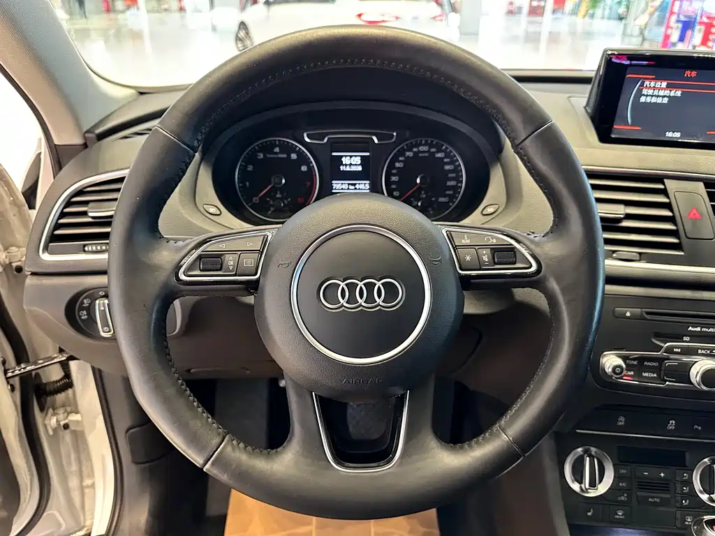 Audi Q3 2014 — фото 11