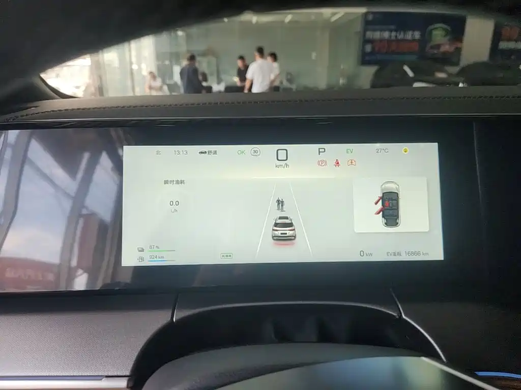 BYD L DM-i 2025 — фото 12