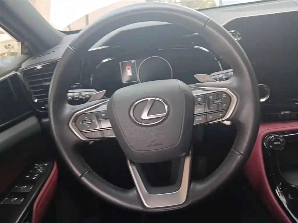 Lexus NX 2023