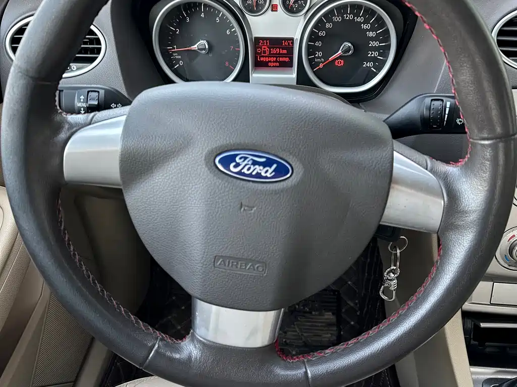Ford Focus 2014 — фото 11