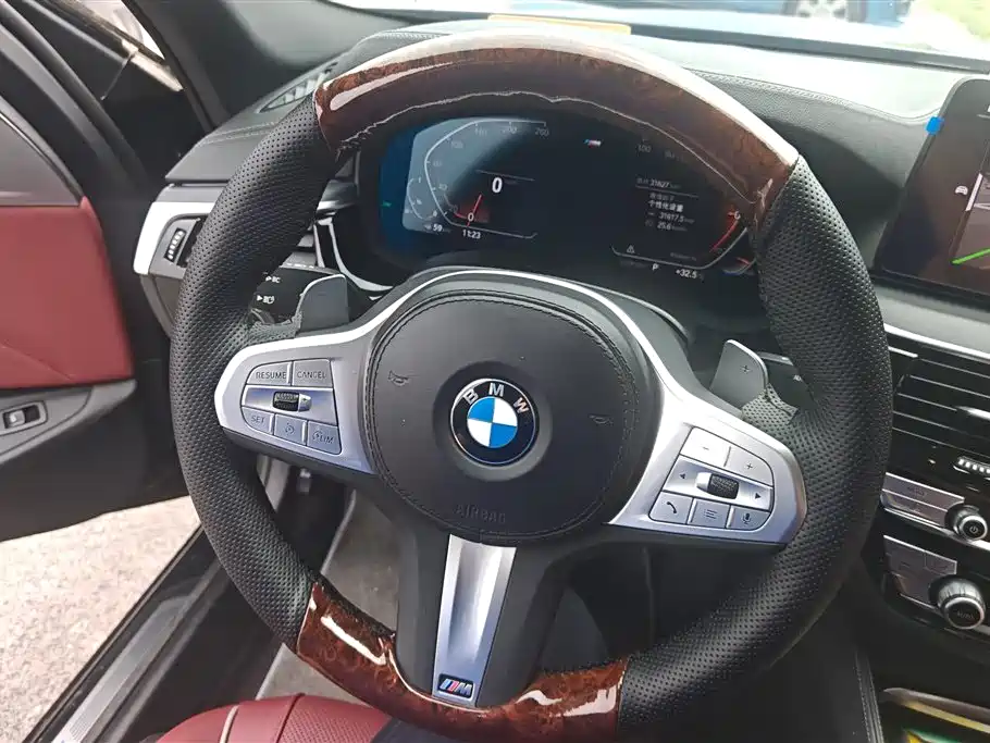 BMW 5 Series 2023 — фото 15