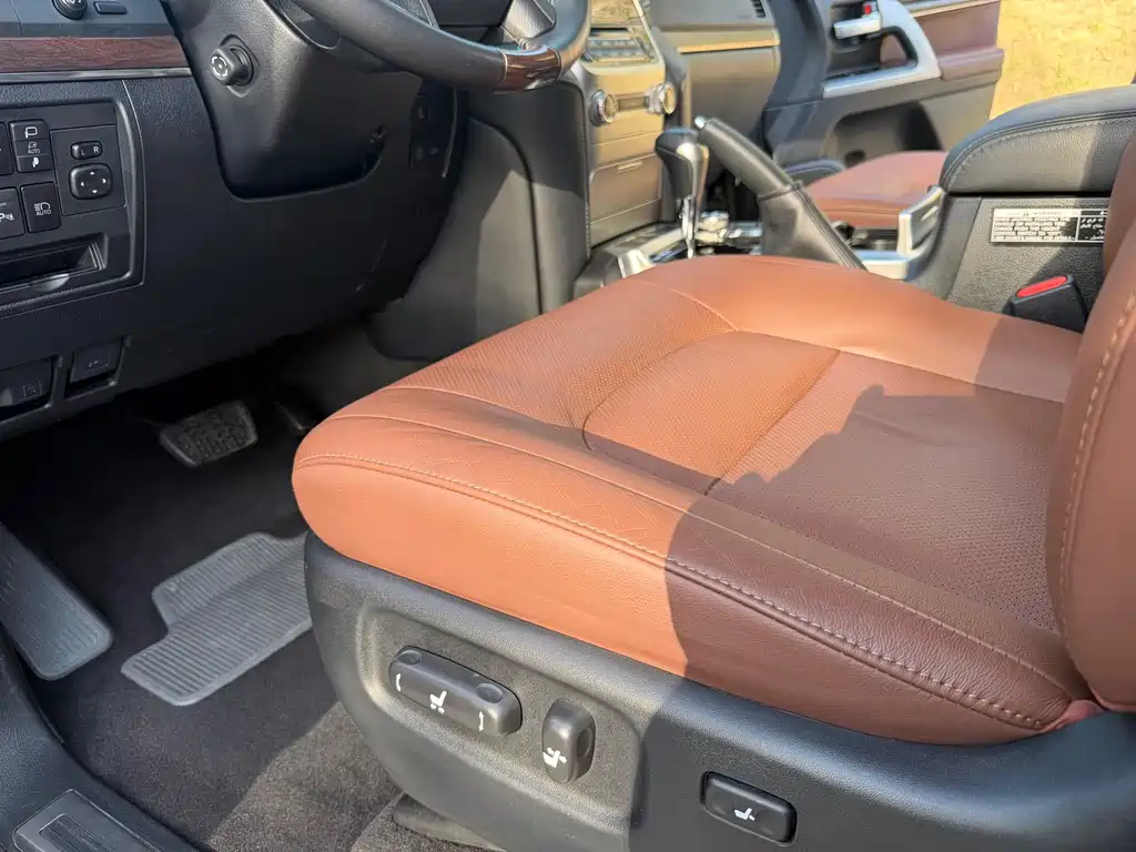 Toyota Land Cruiser 2020 — фото 16