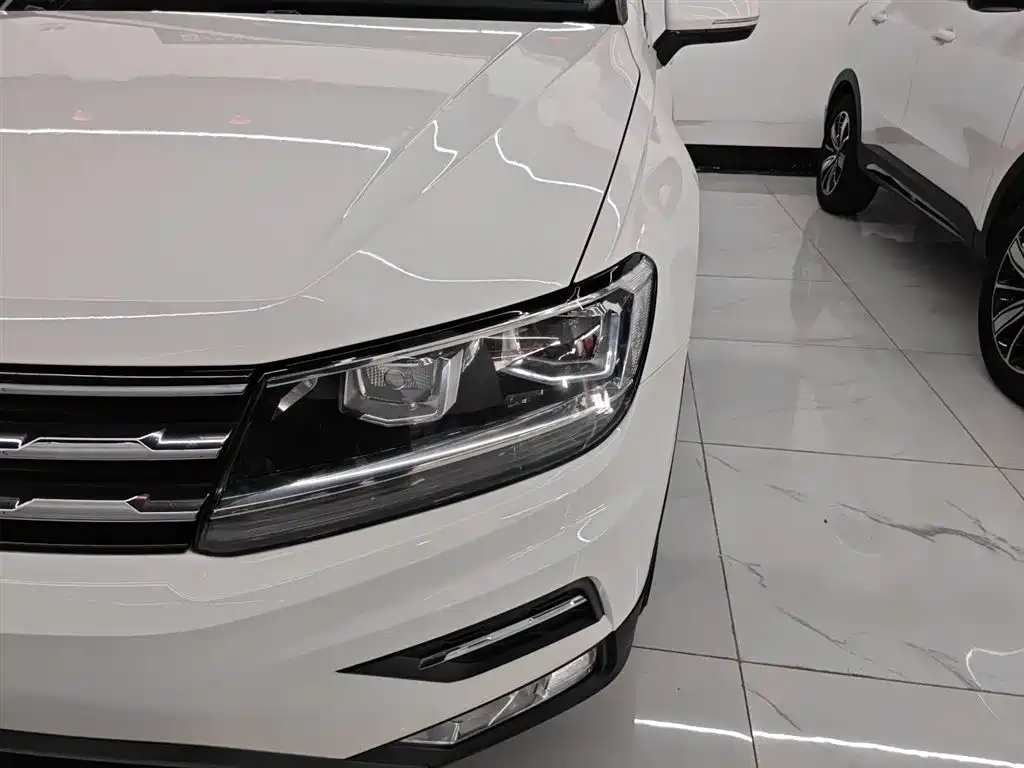 Volkswagen Tiguan L 2020 — фото 24