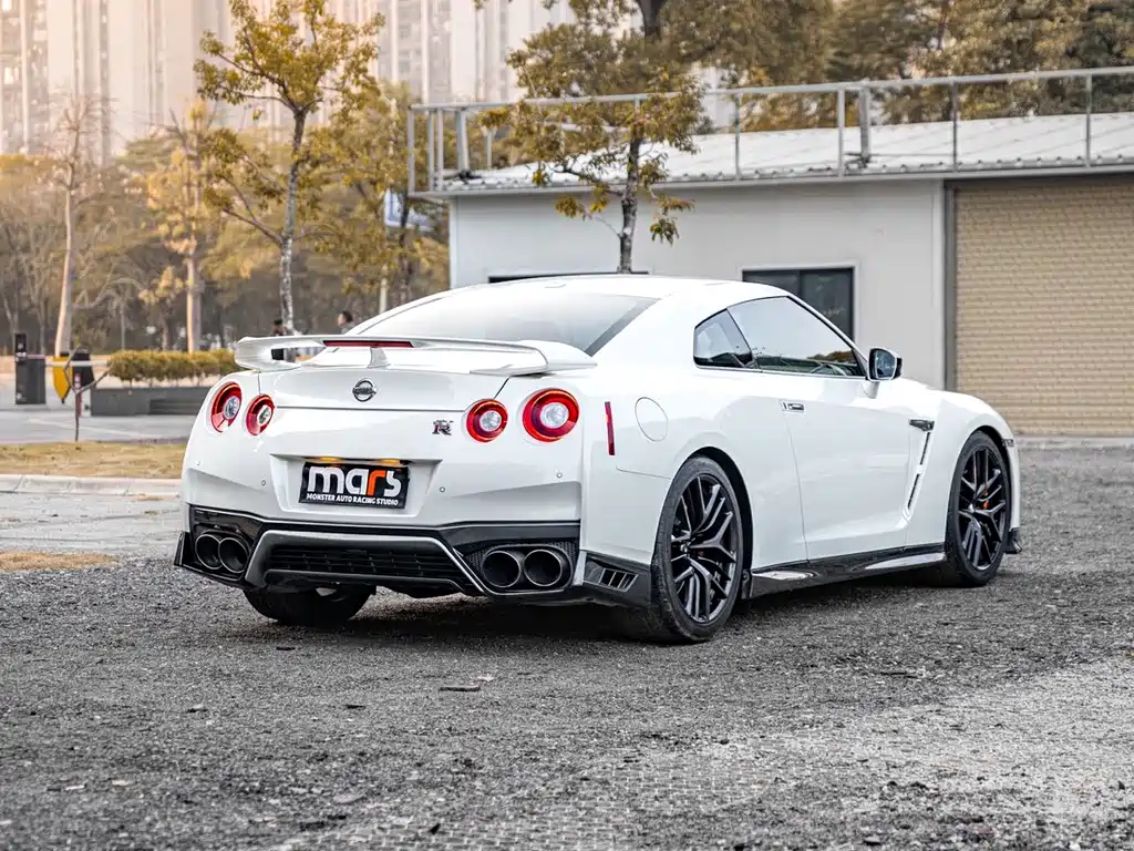 Nissan GT-R 2018 — фото 8