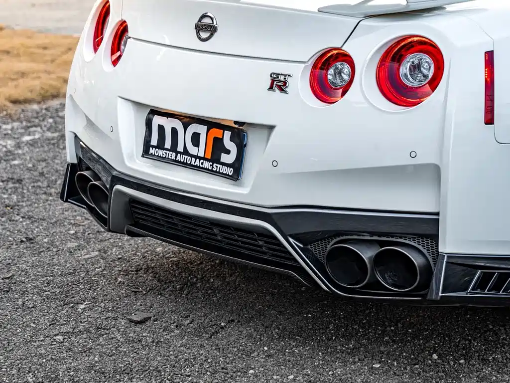 Nissan GT-R 2018 — фото 10