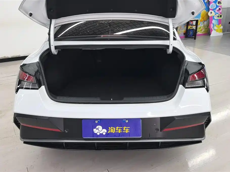Hyundai Elantra 2025