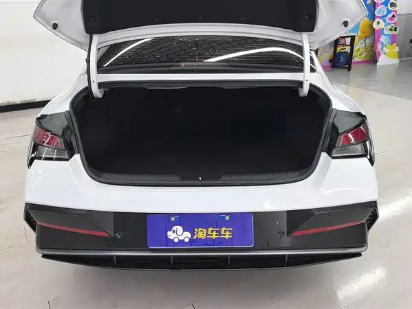 Hyundai Elantra 2025