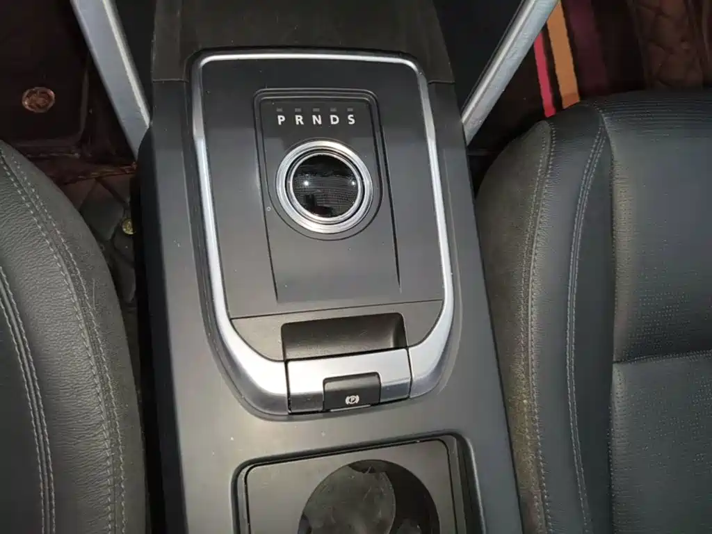 Land Rover Discovery Sport 2017 — фото 14