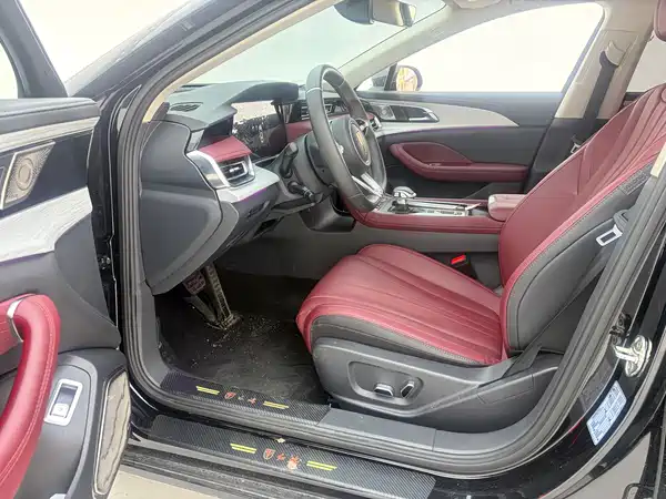 Hongqi H5 2025