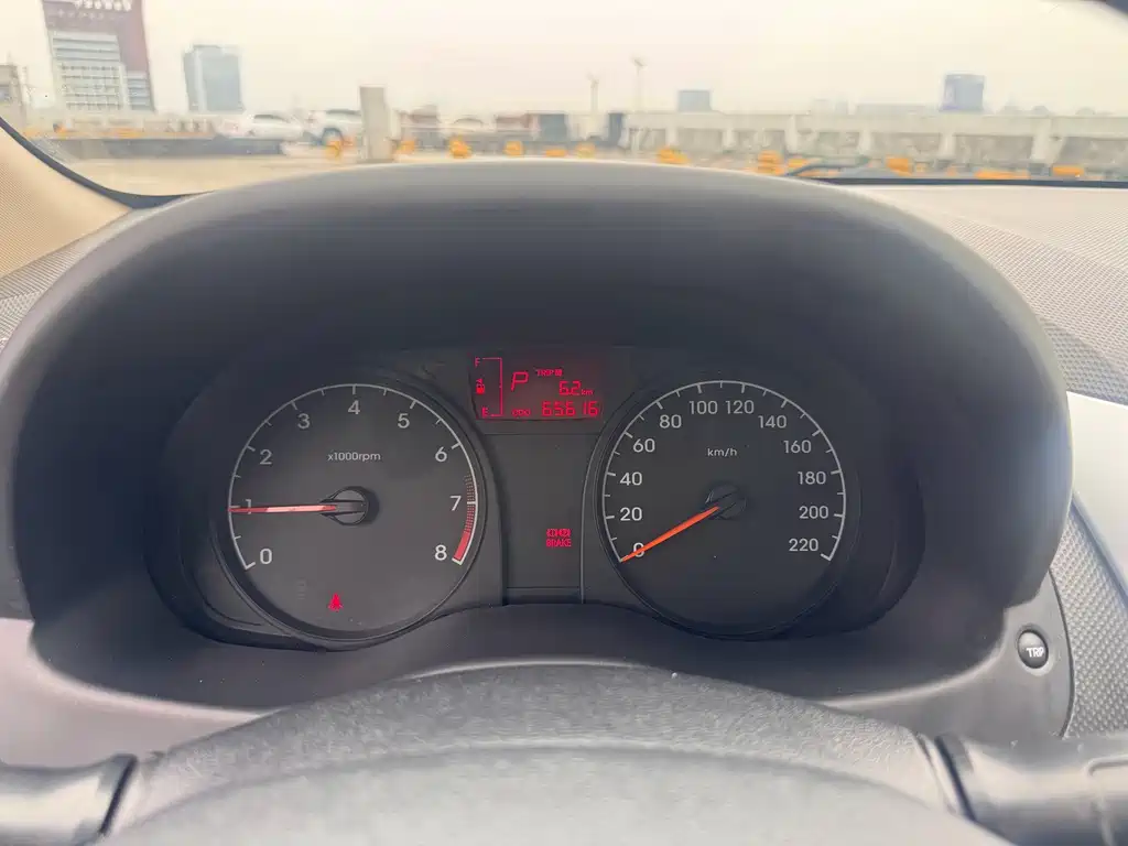 Hyundai Verna 2015 — фото 11