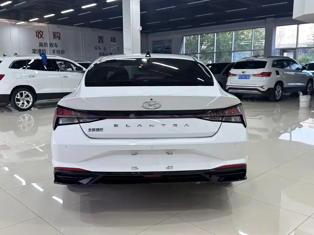 Hyundai Elantra 2022