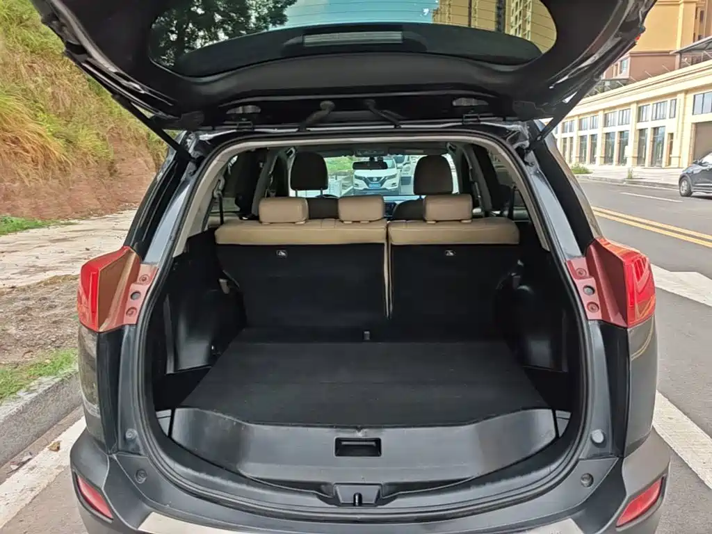 Toyota RAV4 2015 — фото 19