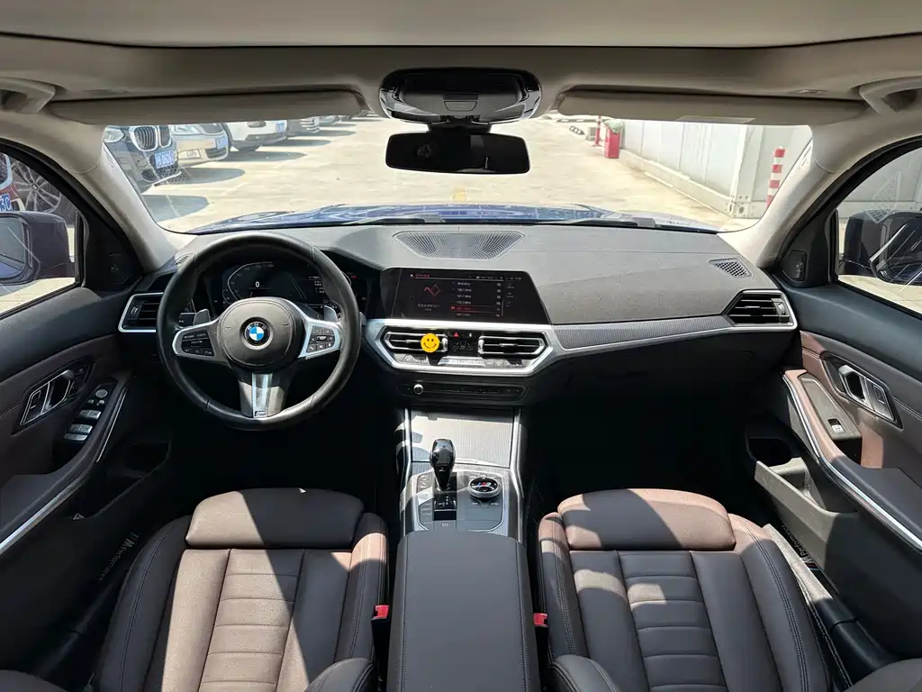 BMW 3 Series 2019 — фото 11