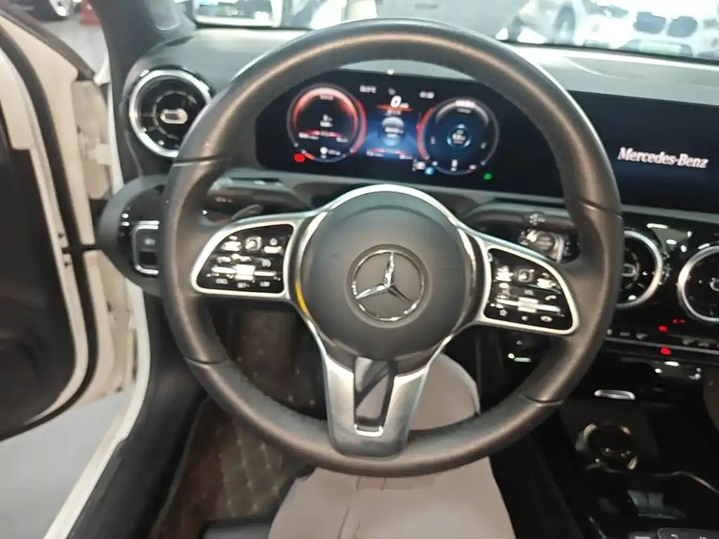 Mercedes-Benz A-Class 2021 — фото 11