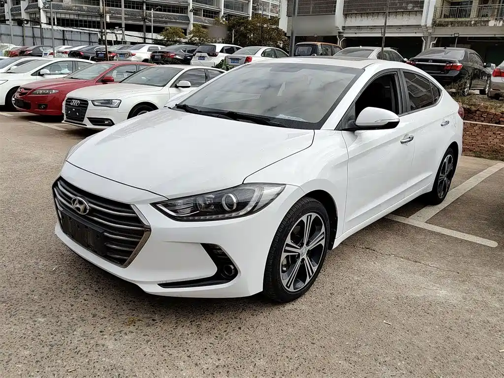 Hyundai Elantra 2019 — фото 2