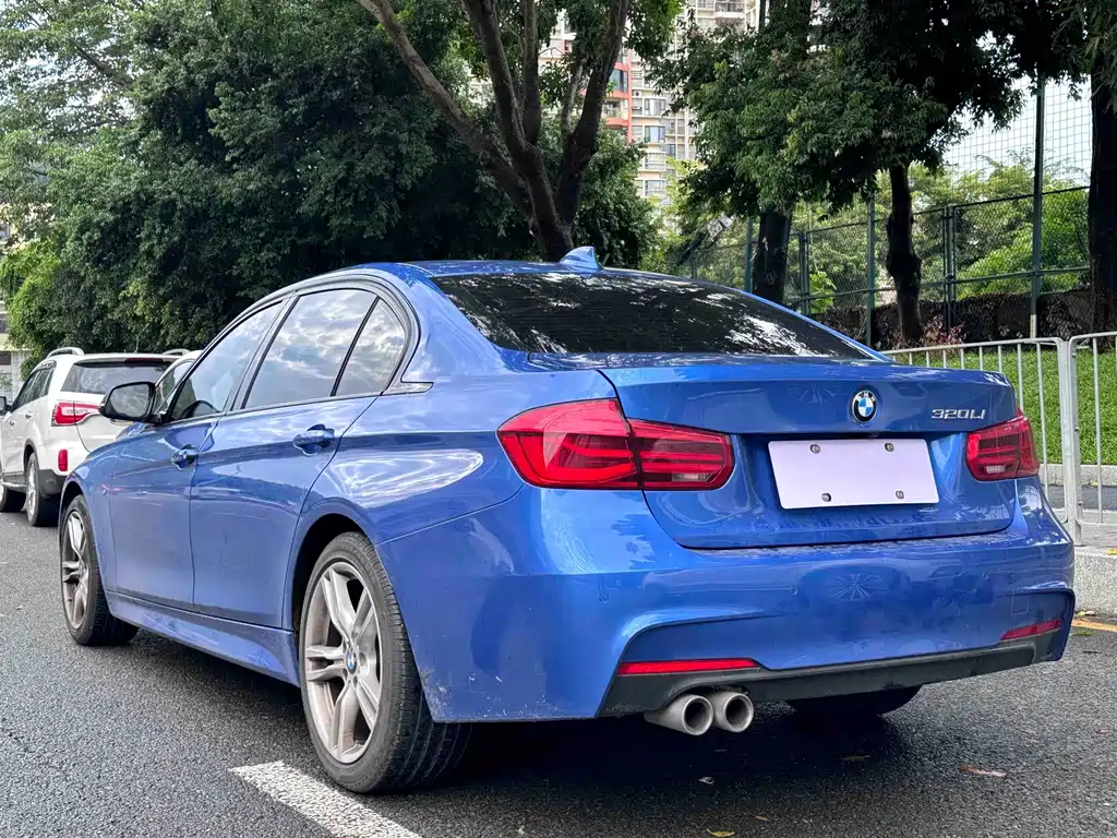 BMW 3 Series 2018 — фото 16