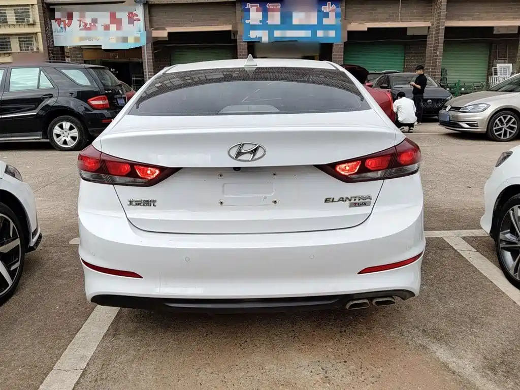 Hyundai Elantra 2019 — фото 6