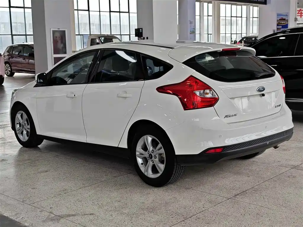 Ford Focus 2014 — фото 4