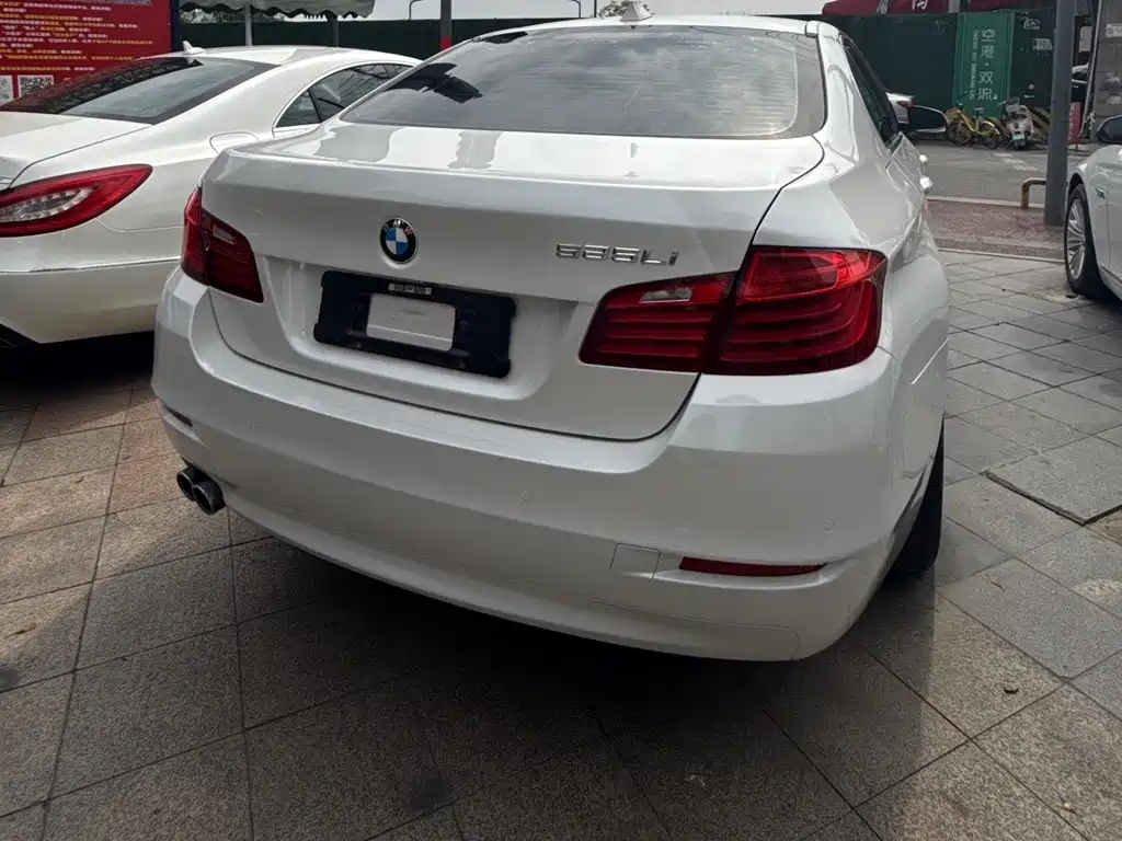 BMW 5 Series 2016 — фото 12