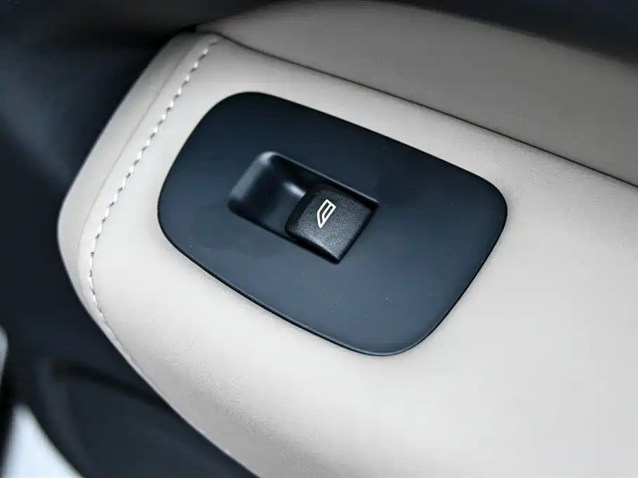 Volvo XC60 2025 — фото 25