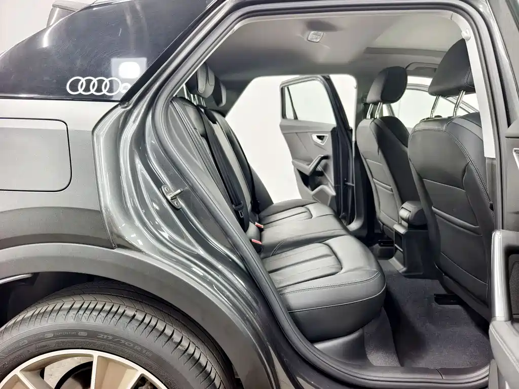 Audi Q2L 2022 — фото 16