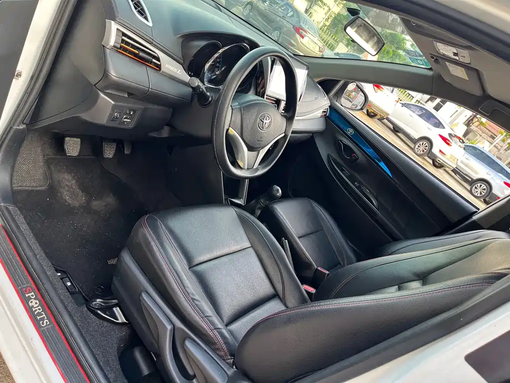 Toyota Yaris L 2017 — фото 14