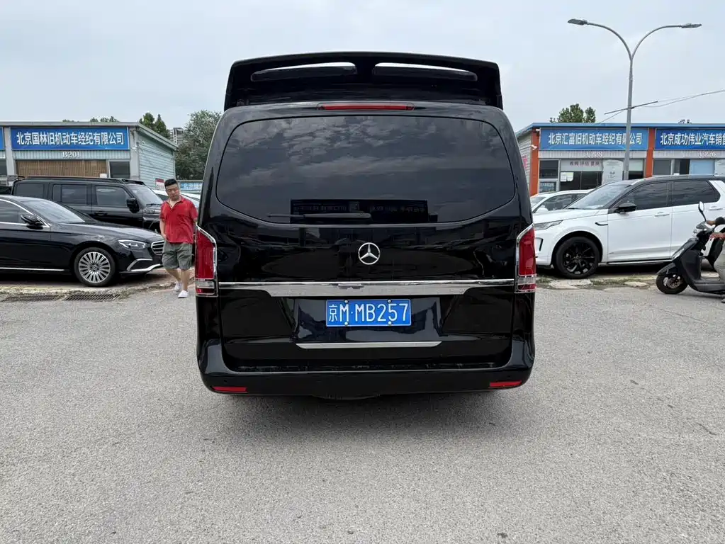 Mercedes-Benz V-Class 2017 — фото 15