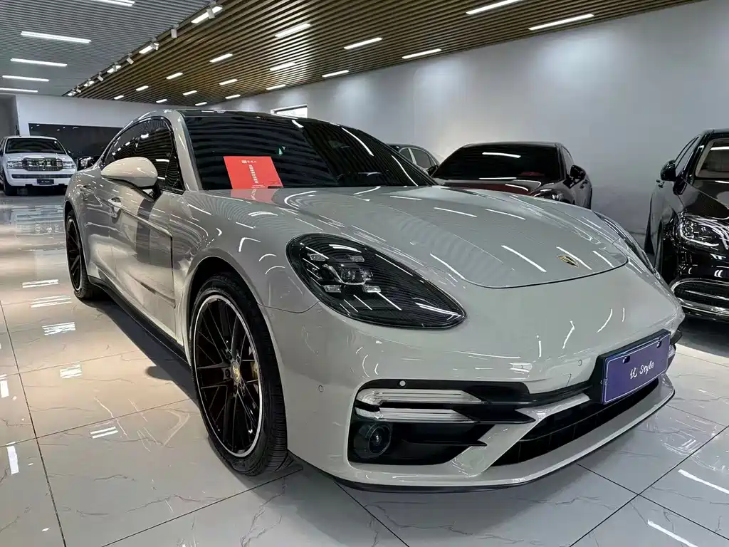 Porsche Panamera 2019 — фото 1
