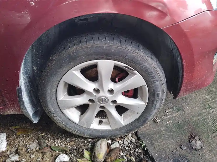 Nissan Tiida 2012