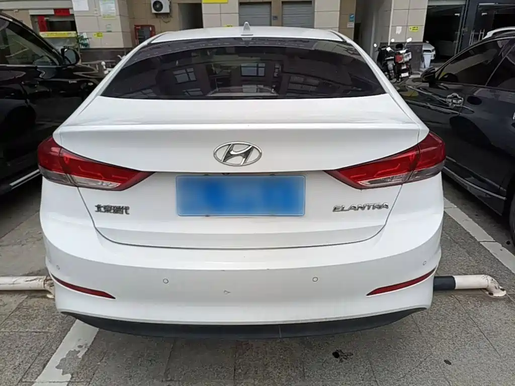 Hyundai Elantra 2020 — фото 6