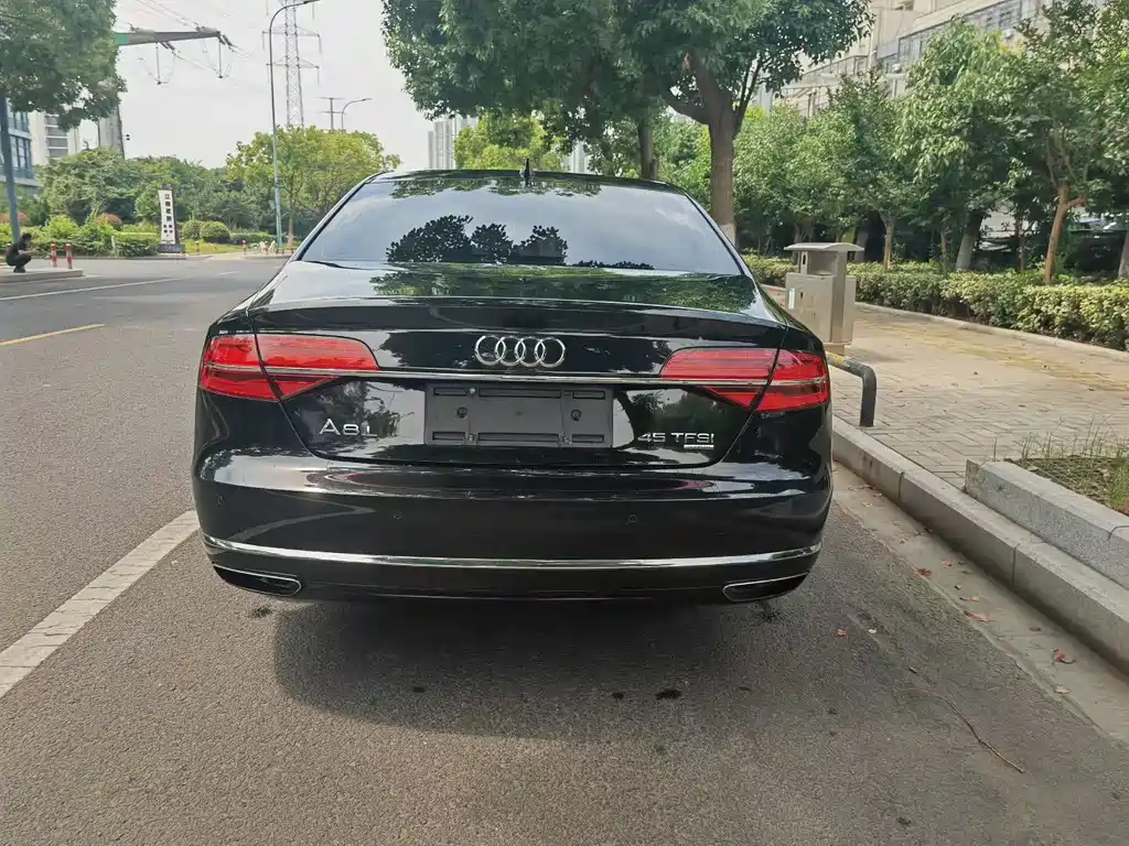Audi A8 2017 — фото 5