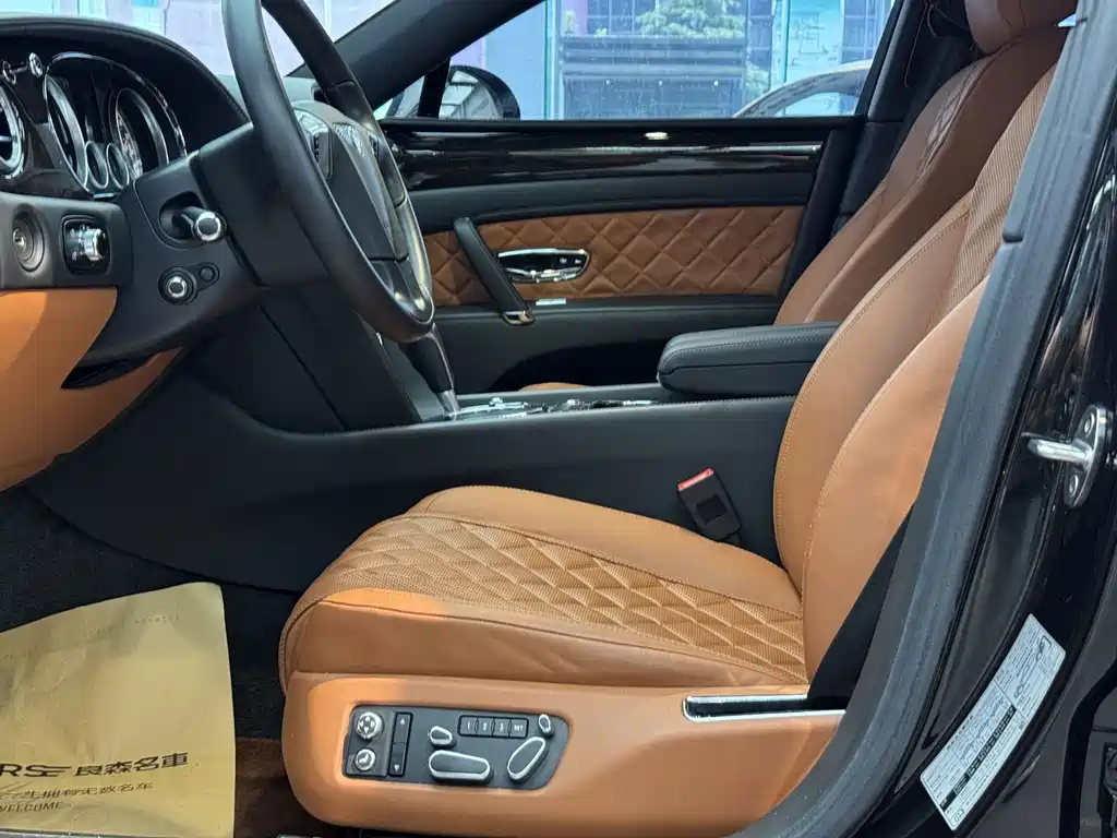 Bentley Flying Spur 2017 — фото 14