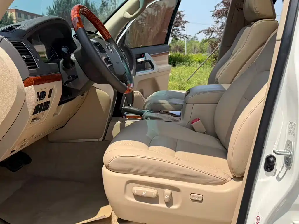 Toyota Land Cruiser 2016 — фото 12