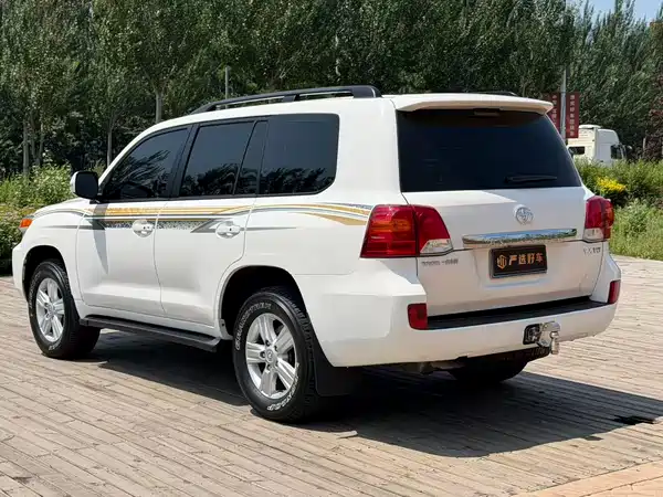 Toyota Land Cruiser 2012