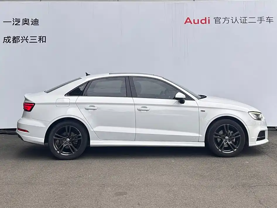 Audi A3 2019 — фото 3