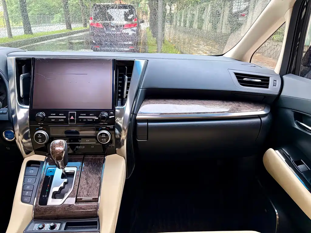 Toyota Vellfire 2021 — фото 7