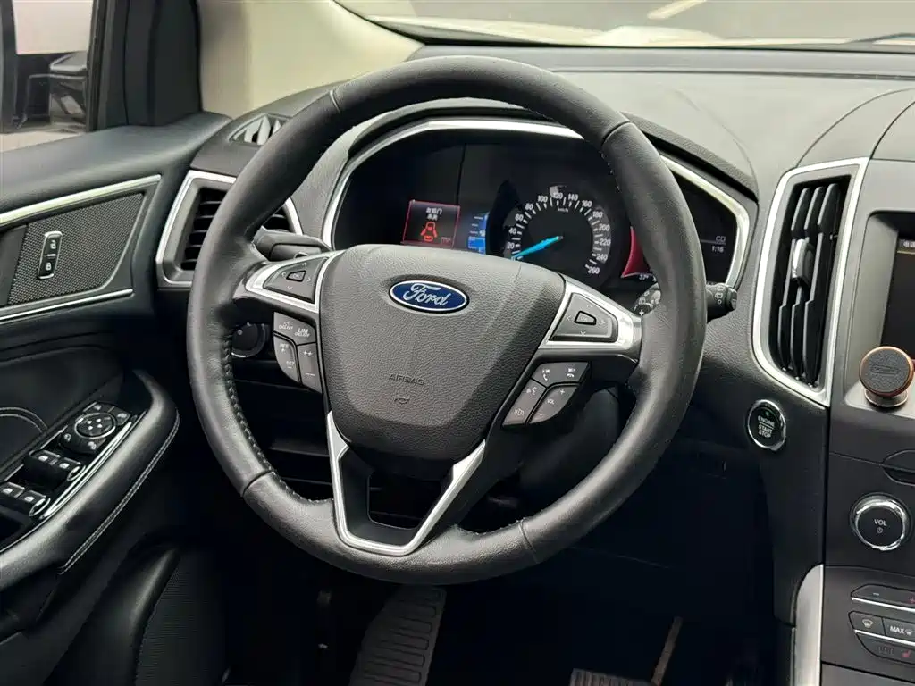 Ford Edge 2016 — фото 19